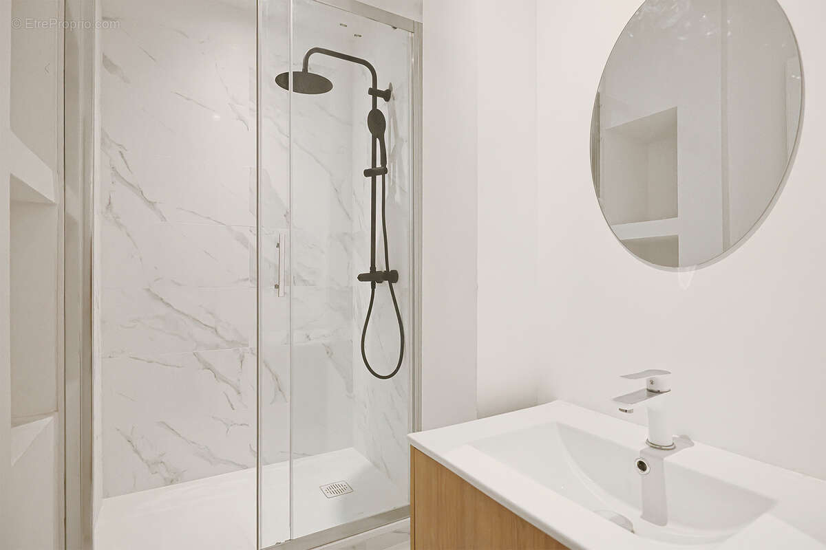 Appartement à SOLLIES-PONT