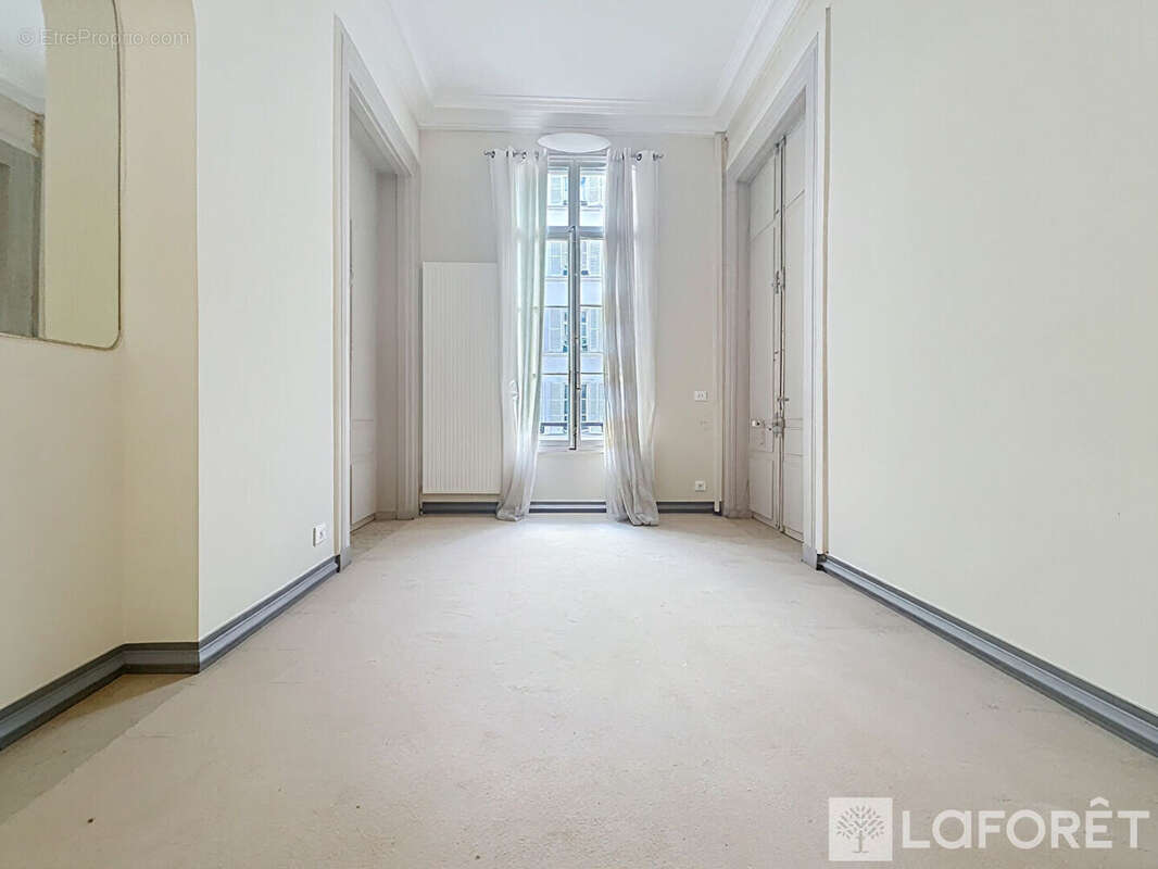 Appartement à PARIS-2E