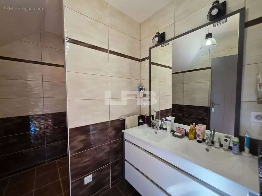 Maison à CREMPIGNY-BONNEGUETE