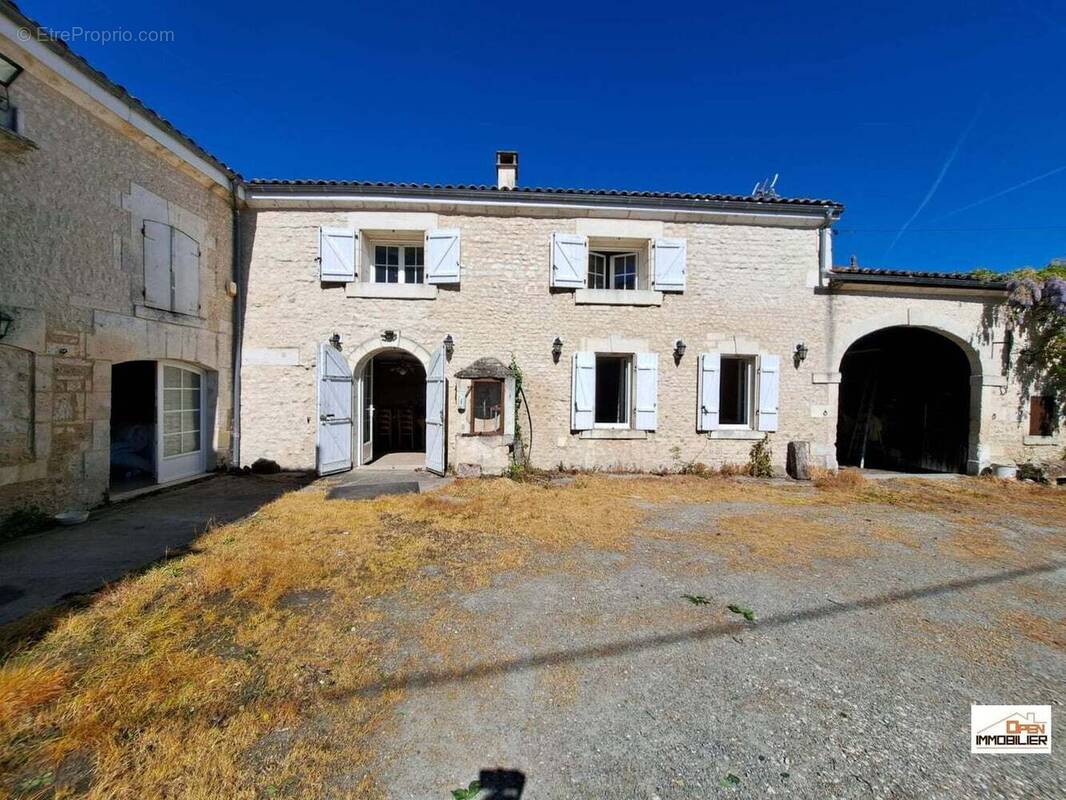 Maison à CRITEUIL-LA-MAGDELEINE