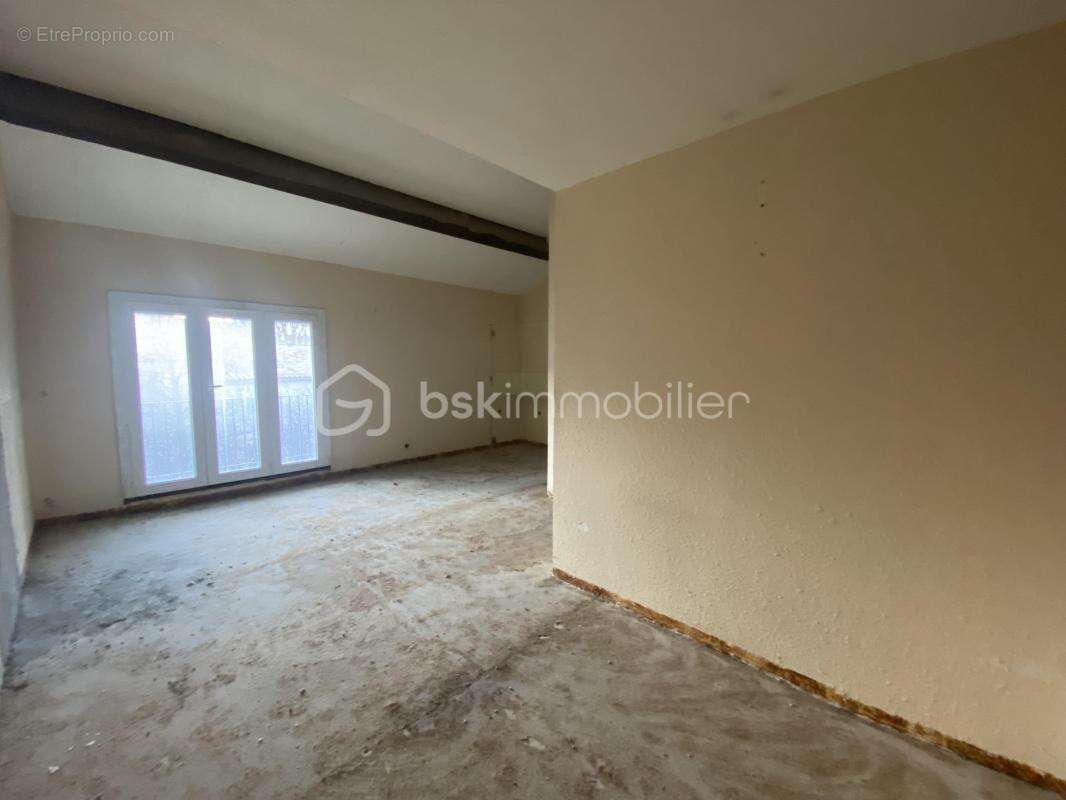 SAINT-CHRISTOL ((84) - Créez votre T3 sur mesure ! Plateau sous forme d'appartement de 76 m² env. situé au 3ème étage avec ascen - photo 12