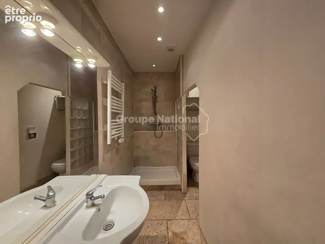 Maison de village avec cour et terrasse Jonquieres Saint Vincent - photo 9