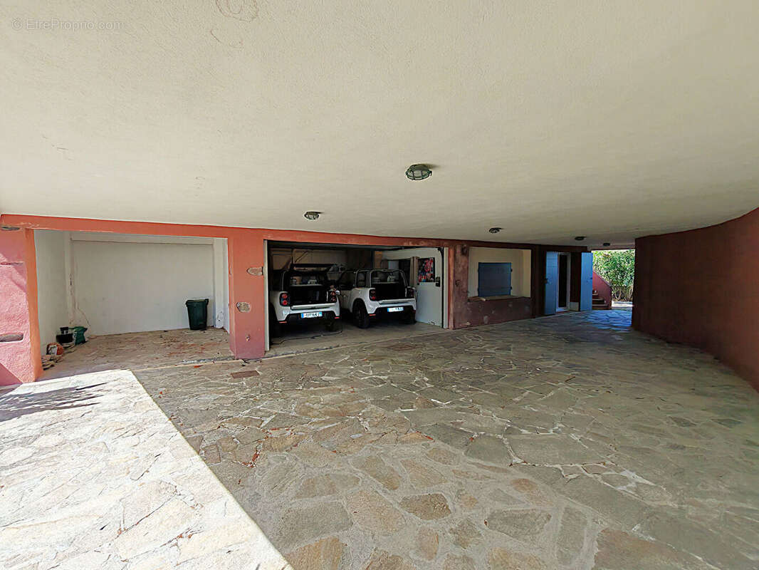 Maison à LES ISSAMBRES