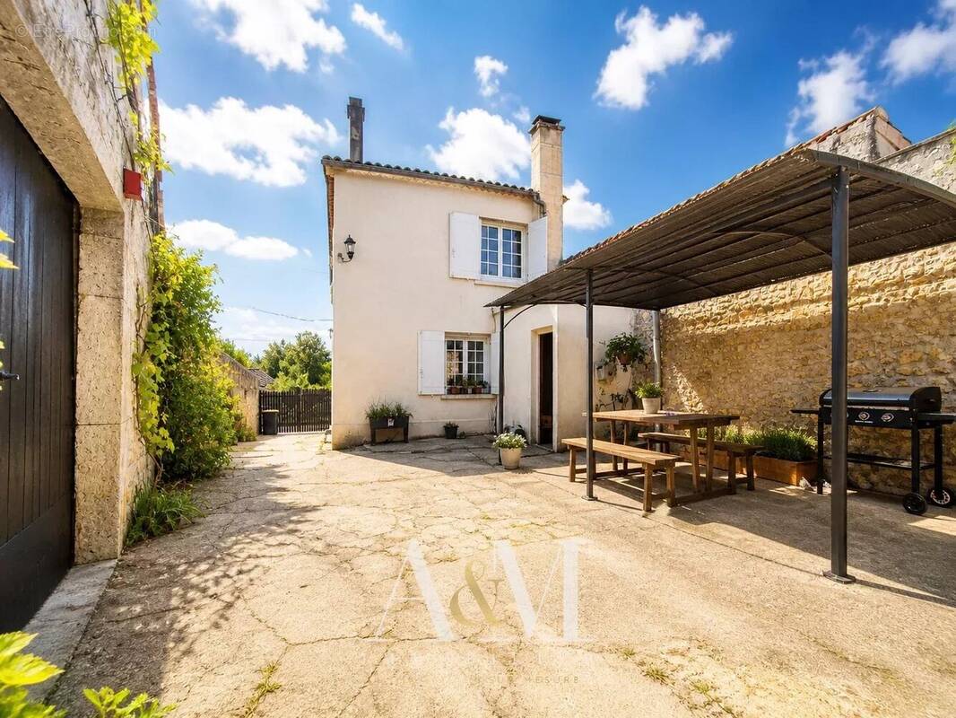 Maison à GARAT