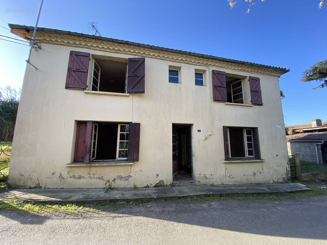 Maison à VIC-FEZENSAC