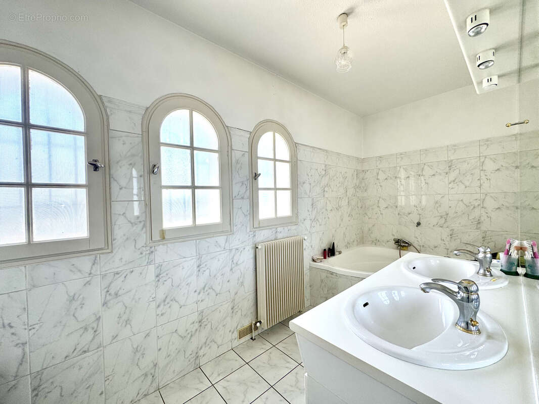 Maison 200m2 avec jardin et piscine - photo 13