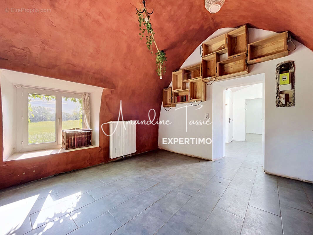 Ancien corps de ferme rénové avec 6 chambres et dépendances - photo 9
