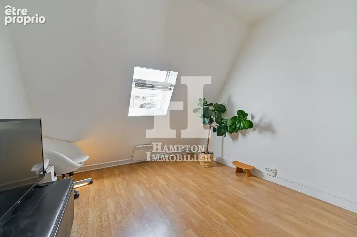 Exclusivité Batignolles ? 2 pièces lumineux avec une chambre indépendante, un débarras et une cave. - photo 9