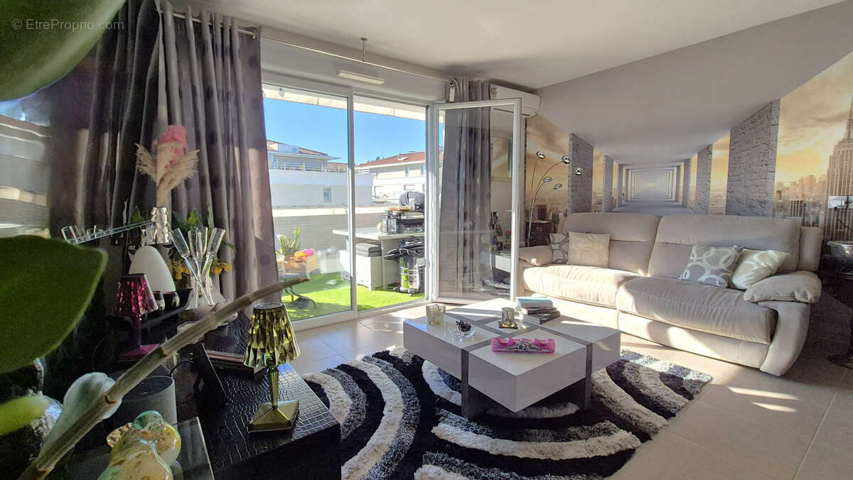 Appartement à MANDELIEU-LA-NAPOULE