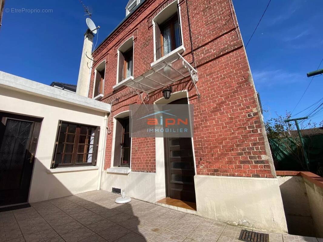 Maison à SAINT-ETIENNE-DU-ROUVRAY