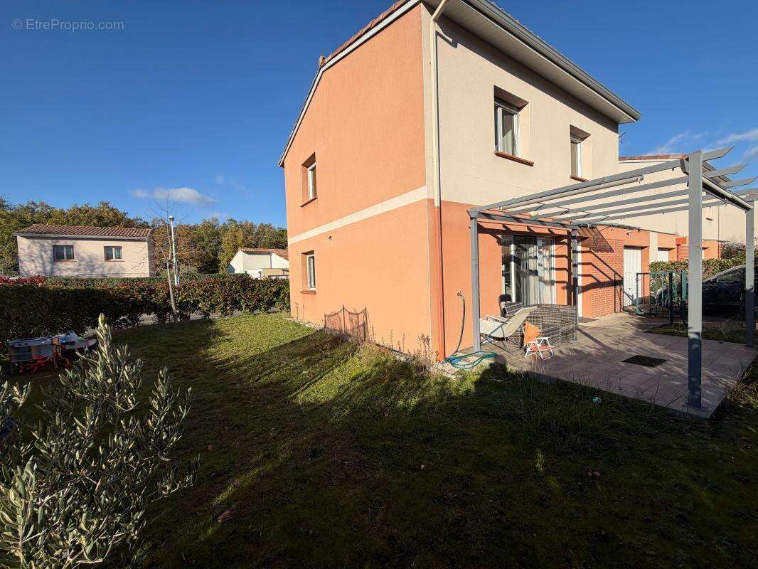 Maison à LA SALVETAT-SAINT-GILLES