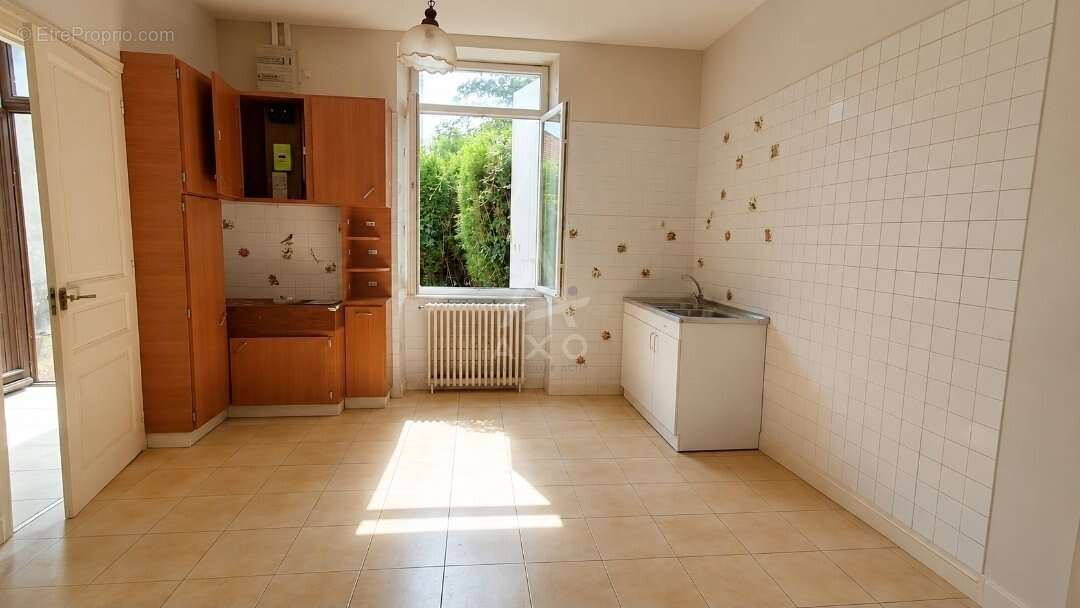 Maison 143 m² à Roumazieres-Loubert  - photo 6