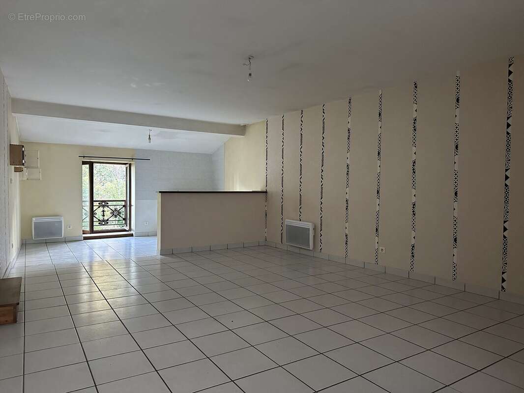 T2 - 2e Etage - Appartement à BEAUJEU