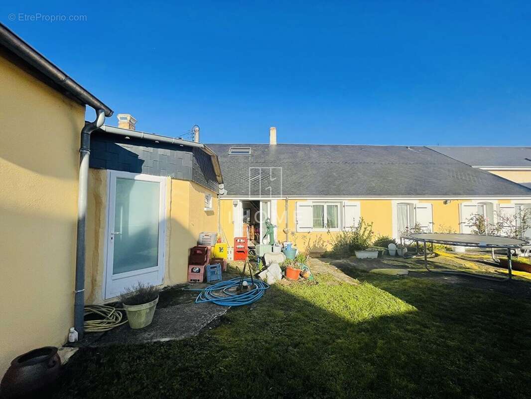 Commerce à GUECELARD