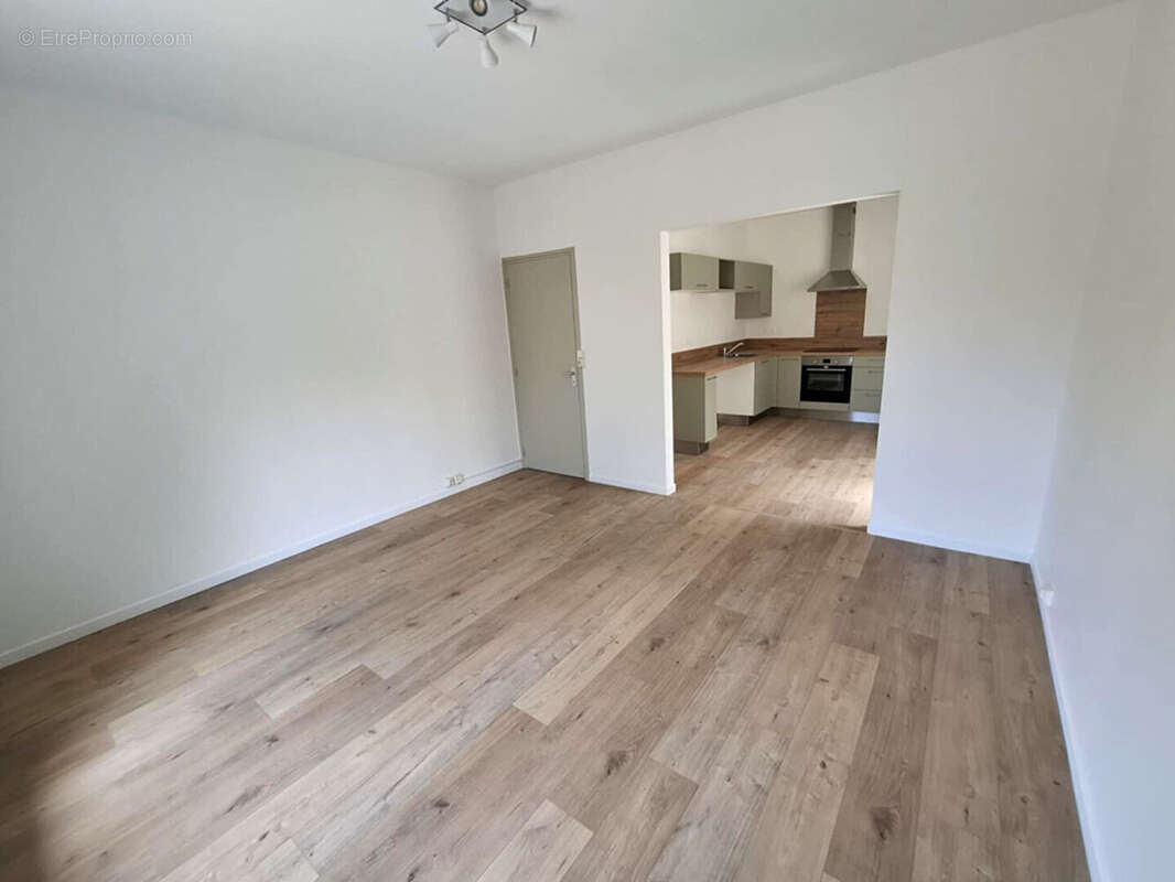 Ensemble immobilier rénové Deux maisons et un garage loués, revenus immédiats - photo 13