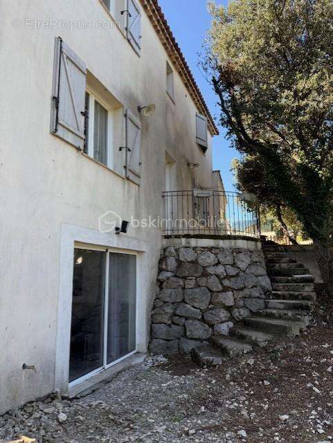 Maison à VERNEGUES