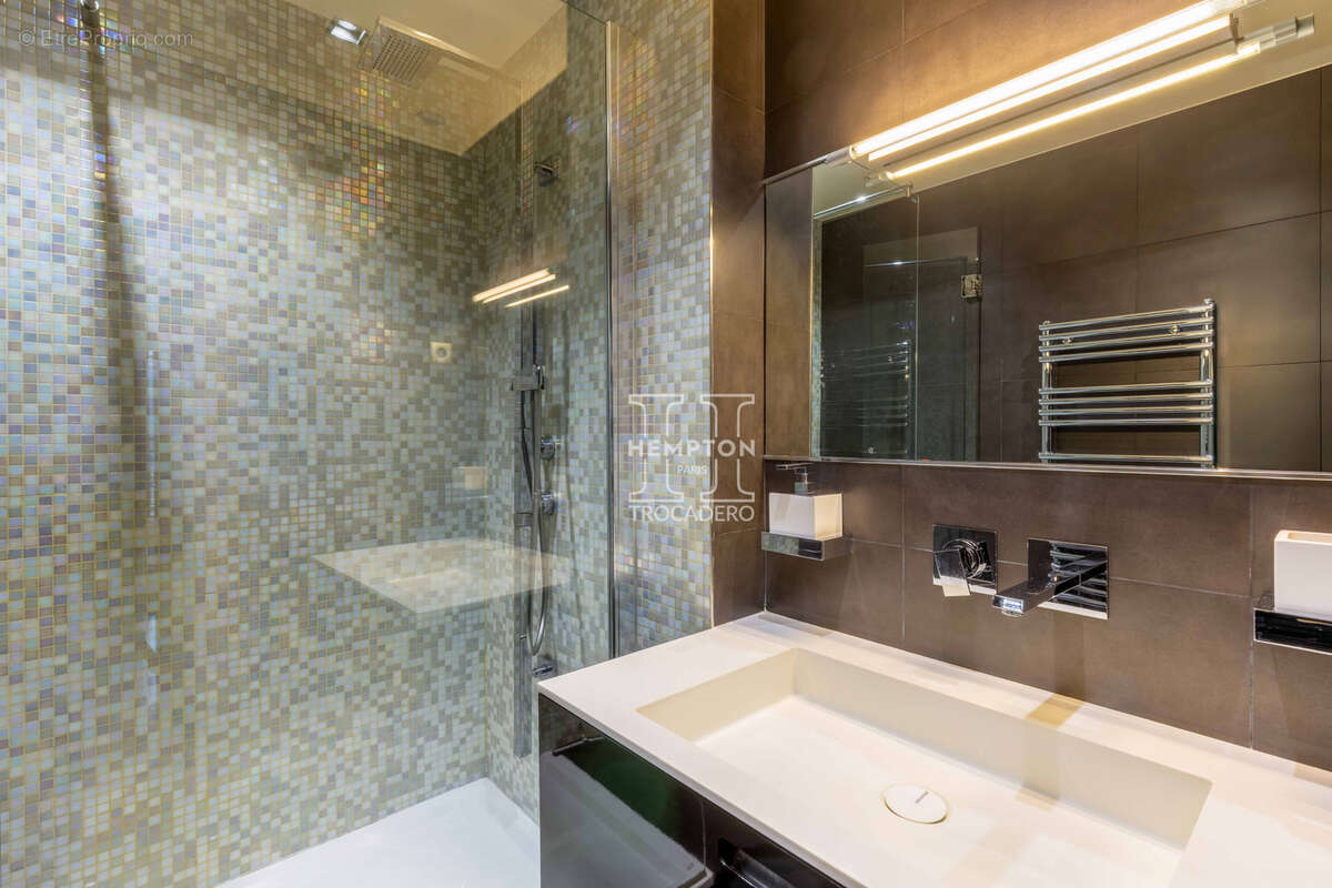 Appartement à PARIS-8E
