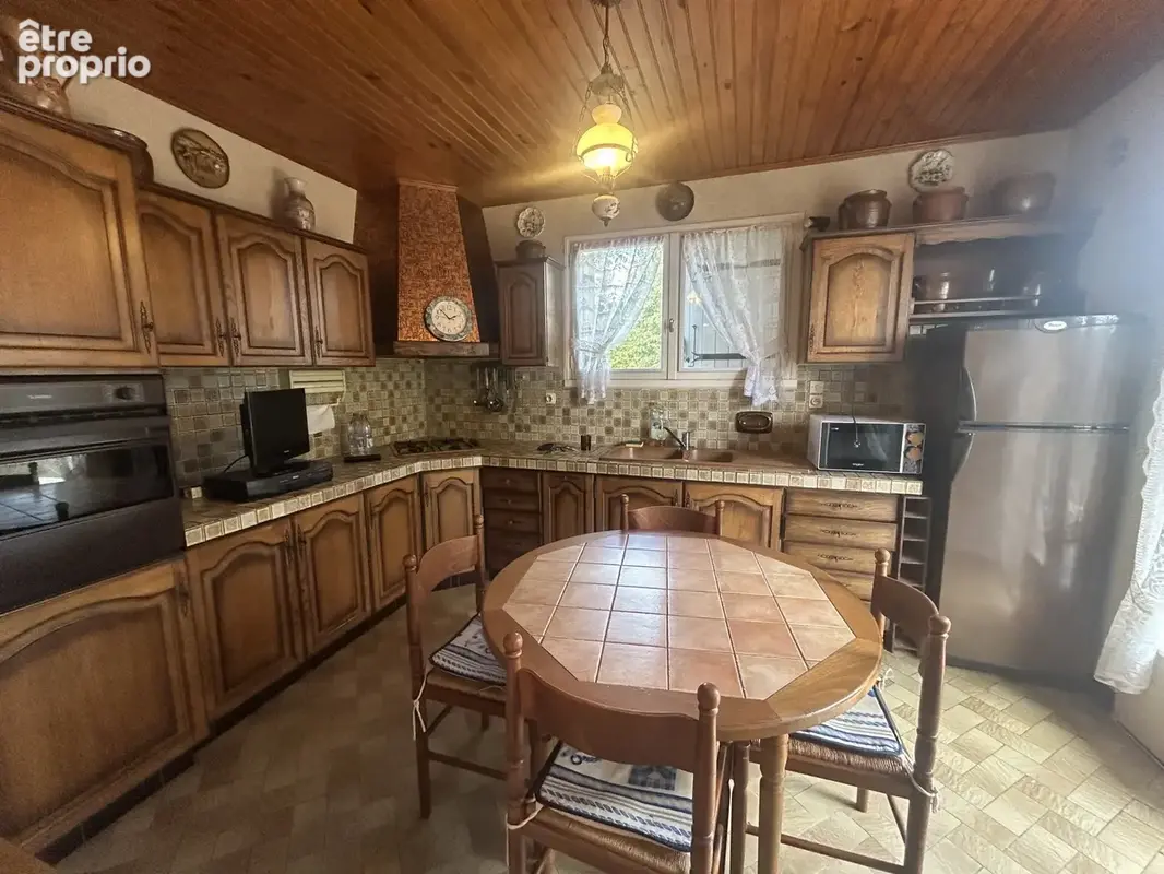 Maison de plain-pied avec deux garages et 3000m2 de terrain - photo 3