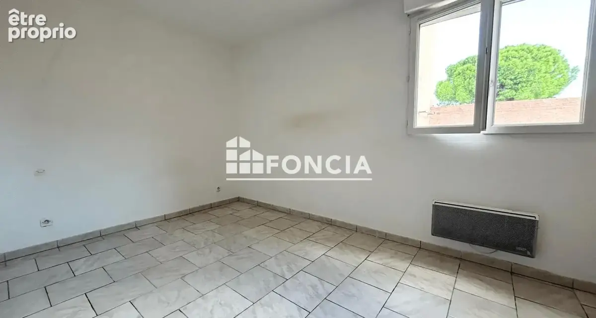Maison de plain-pied avec garage attenant et deux terrasses - photo 5