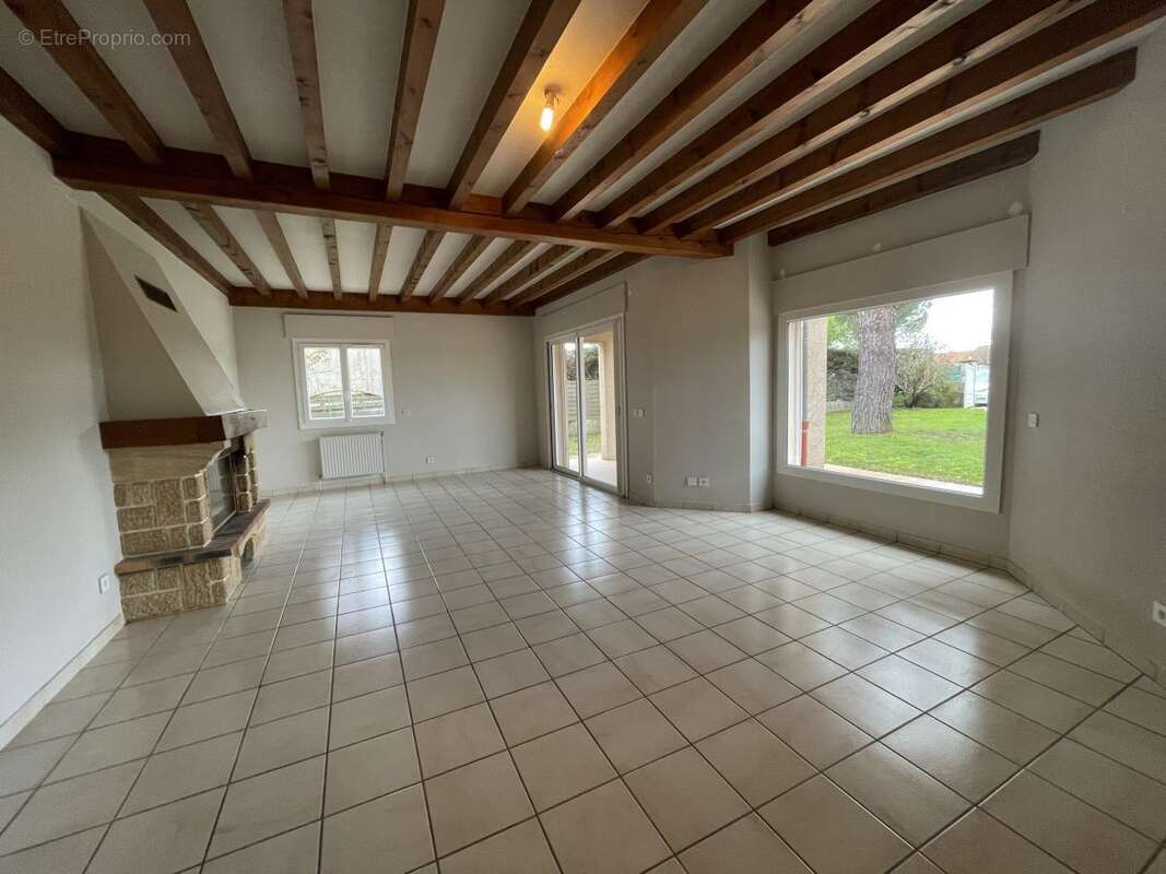 Maison à GRANGES-LES-BEAUMONT