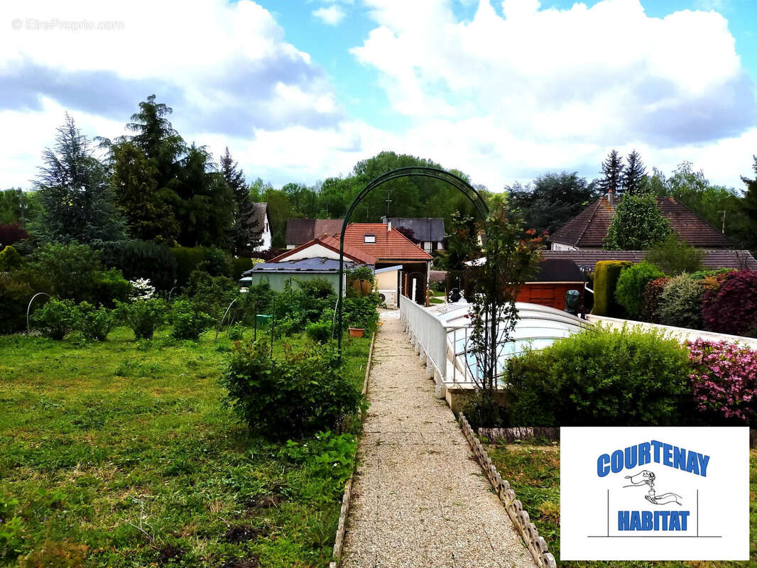 Maison à MONTCORBON