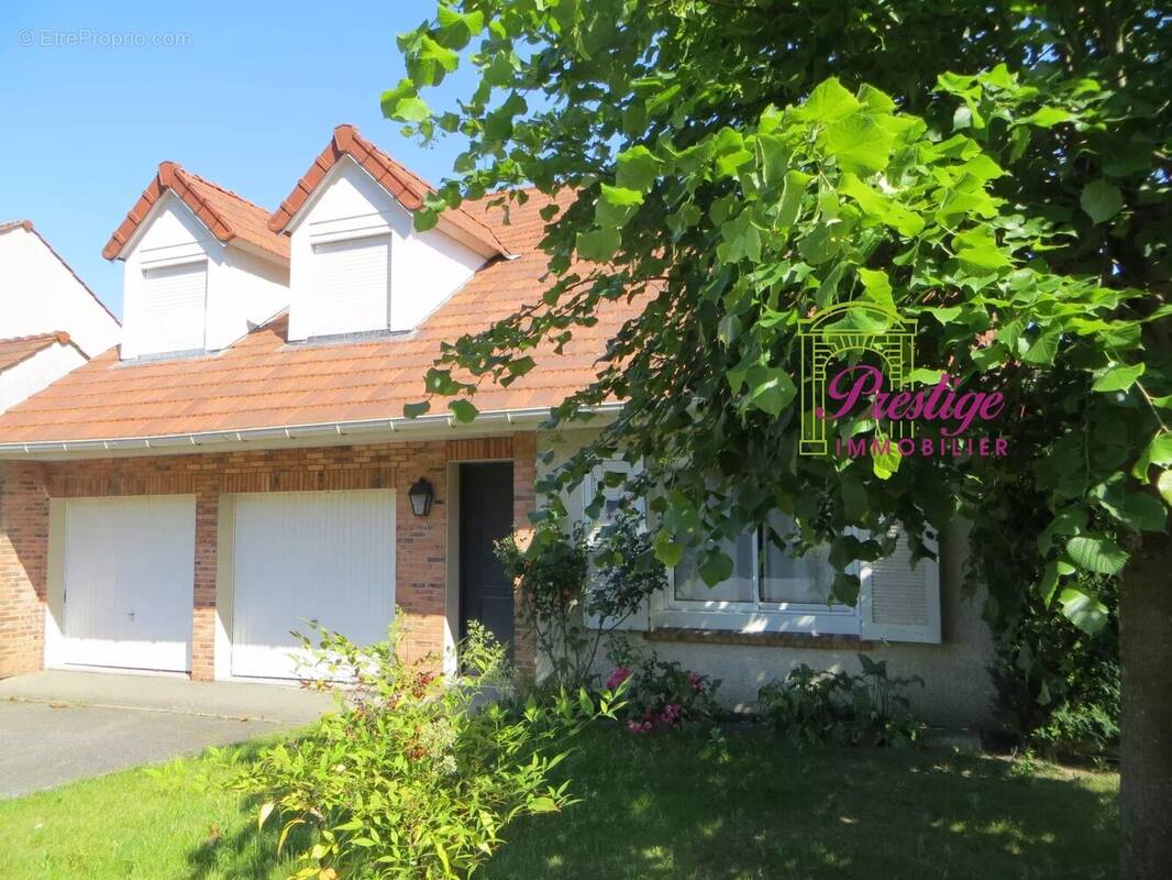 Maison à LE MESNIL-LE-ROI