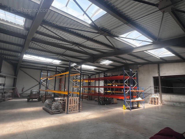 Commerce à SAINT-BARTHELEMY-LESTRA