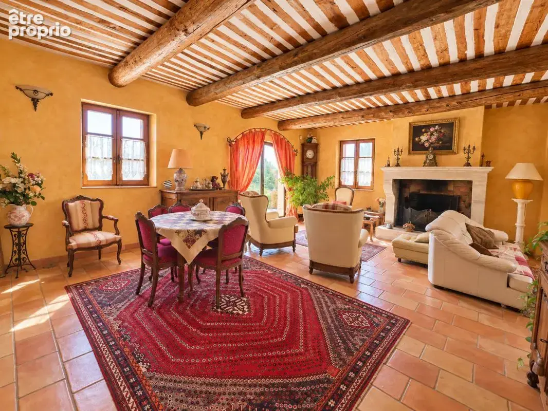 Bastide provençale avec piscine et dépendances - photo 4