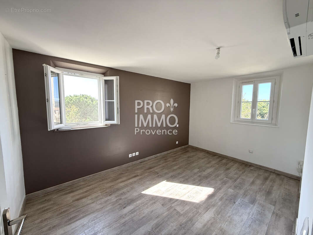 Appartement à MALLEMORT