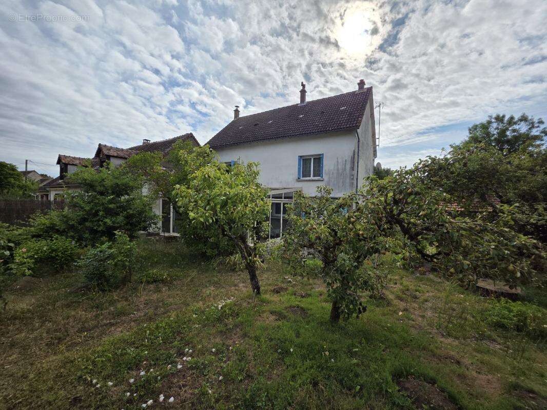 Maison à LIGNAC