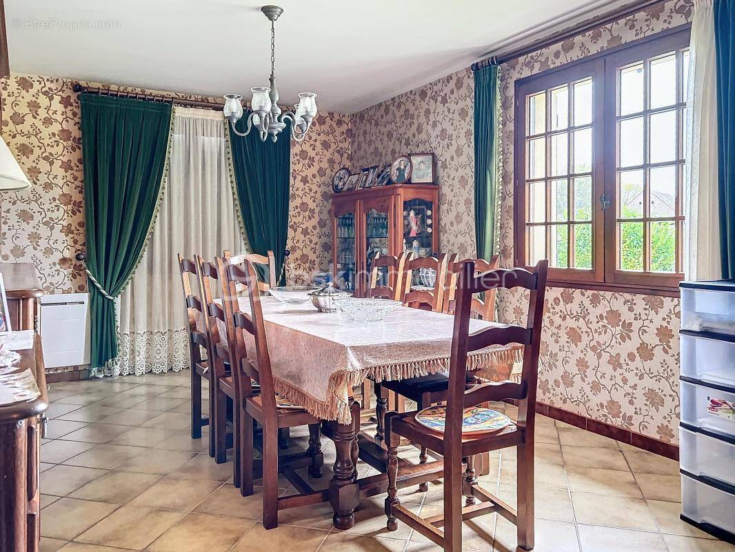 Maison à ECHENON