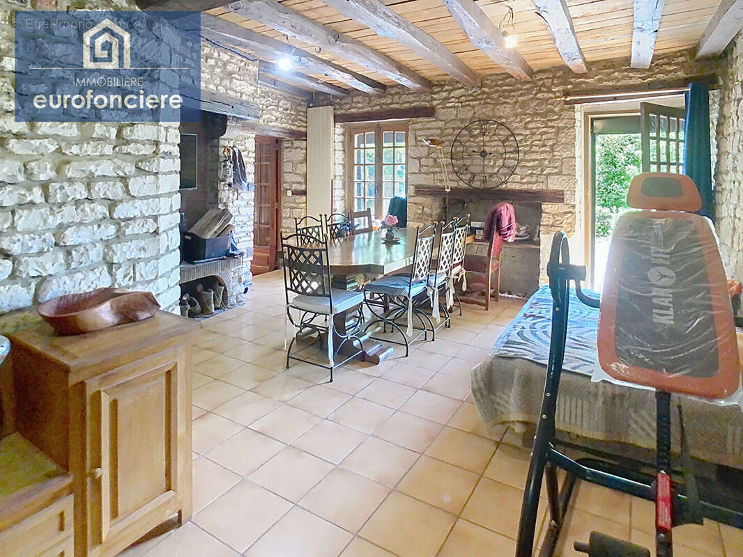 Maison à MONTFEY