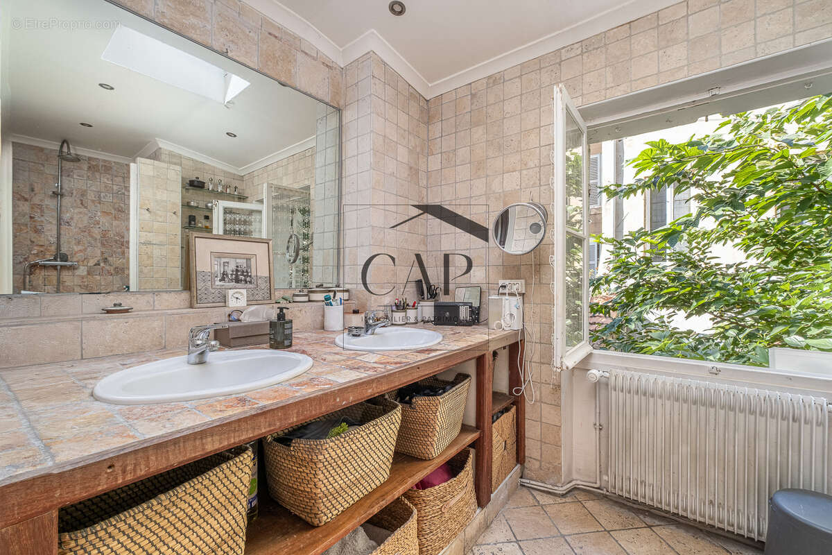 Maison à MARSEILLE-6E