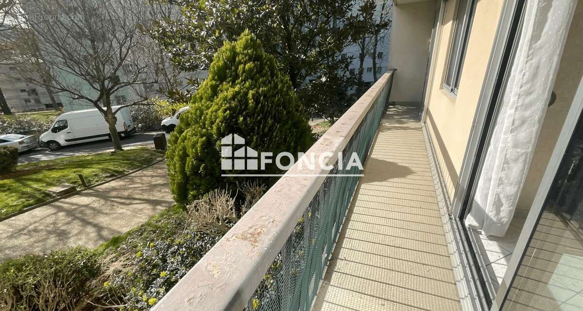 Appartement à FRESNES