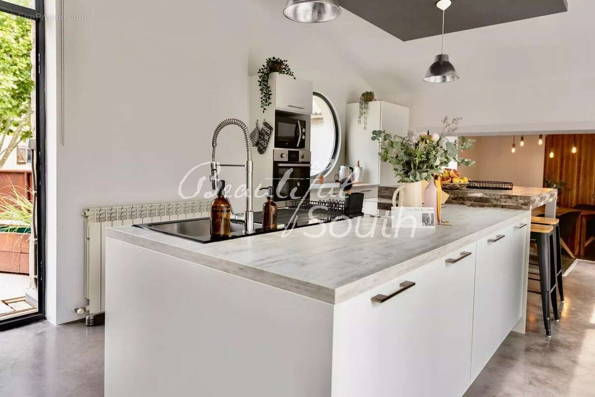 Domaine viticole réhabilité en 3 logements de charme avec piscines et jardins – Narbonne, Canal du Midi - photo 32