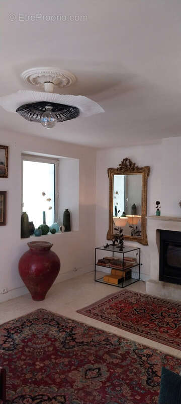 Maison à FONTVIEILLE