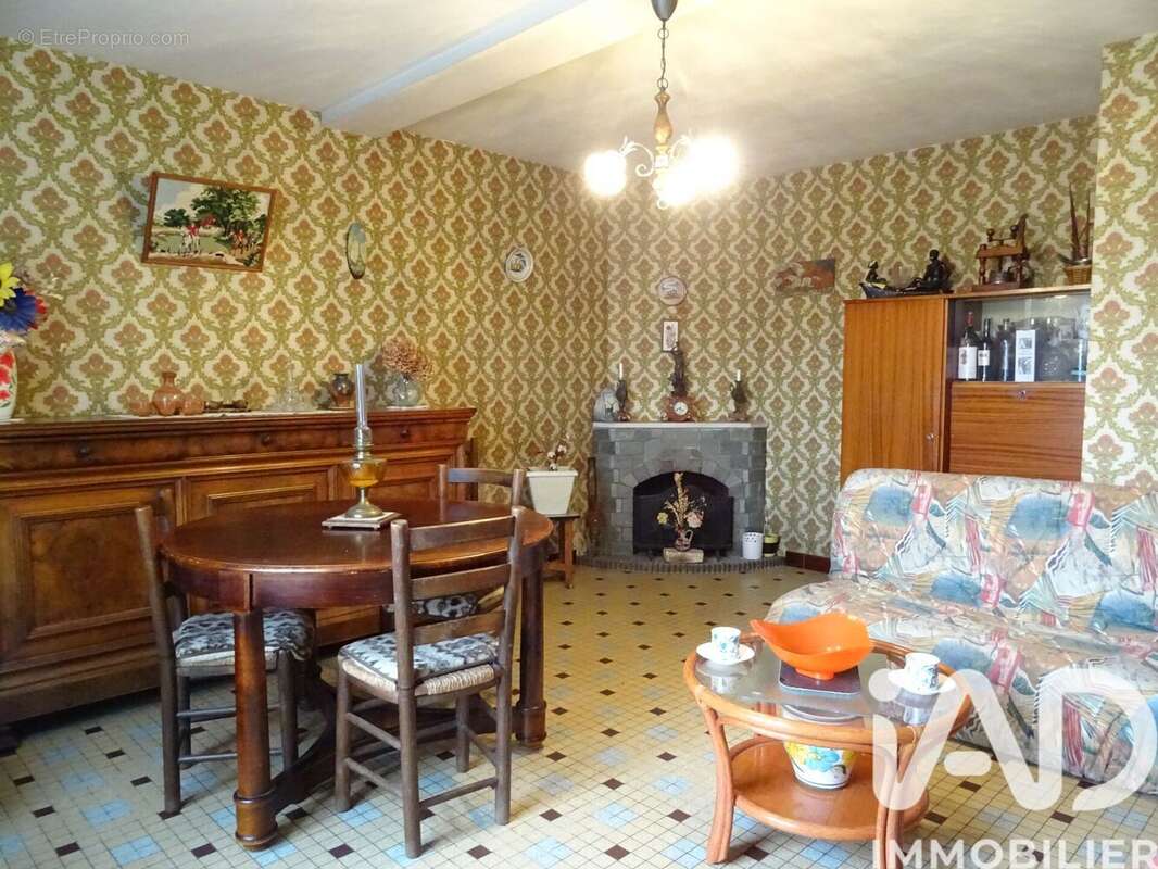 Photo 3 - Maison à LA ROCHEBEAUCOURT-ET-ARGENTINE