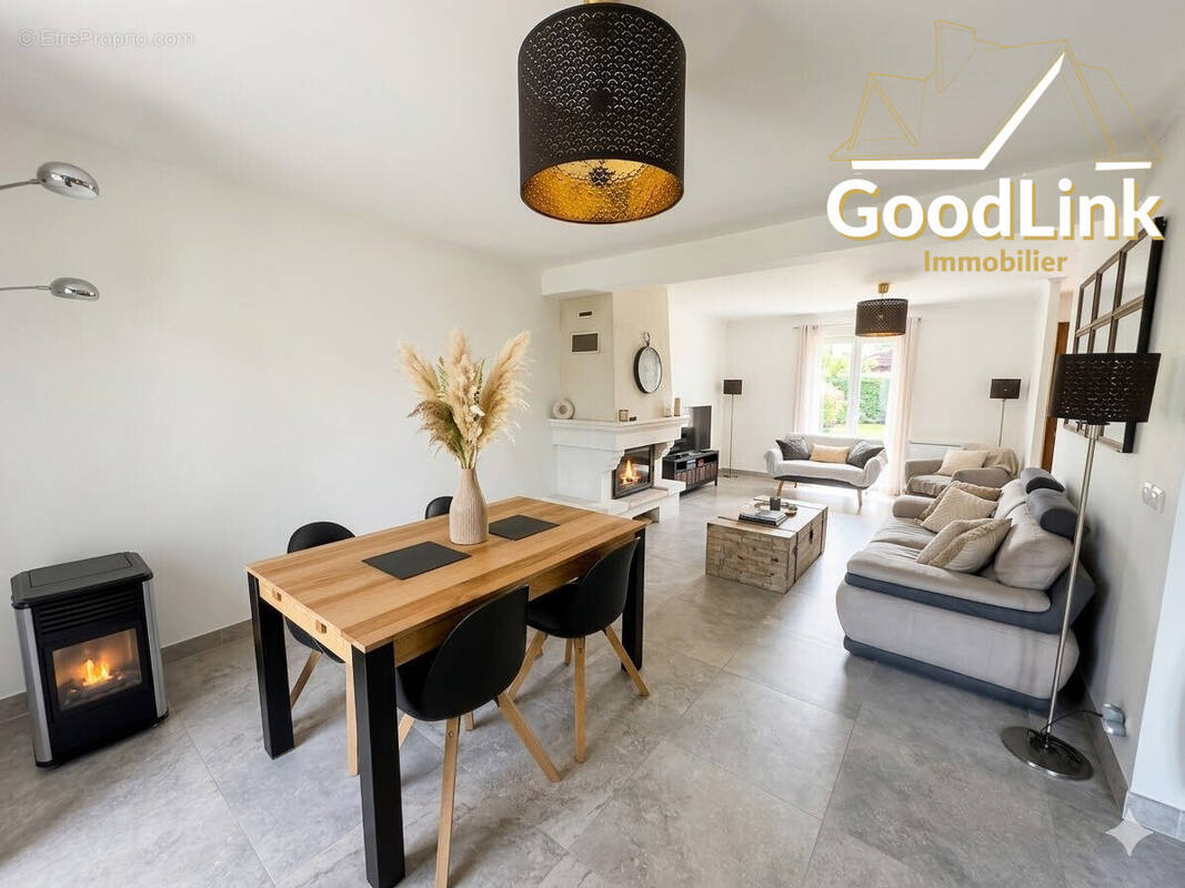 Maison à LE COUDRAY-MONTCEAUX