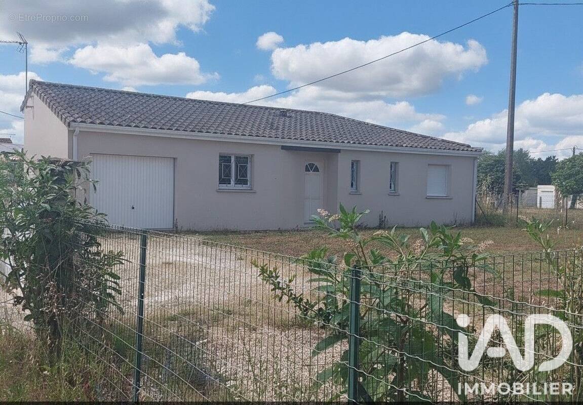 Photo 1 - Maison à LES BILLAUX