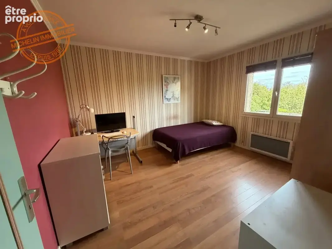 À Collonges-au-Mont-d’Or, une villa familiale avec piscine au calme - photo 10