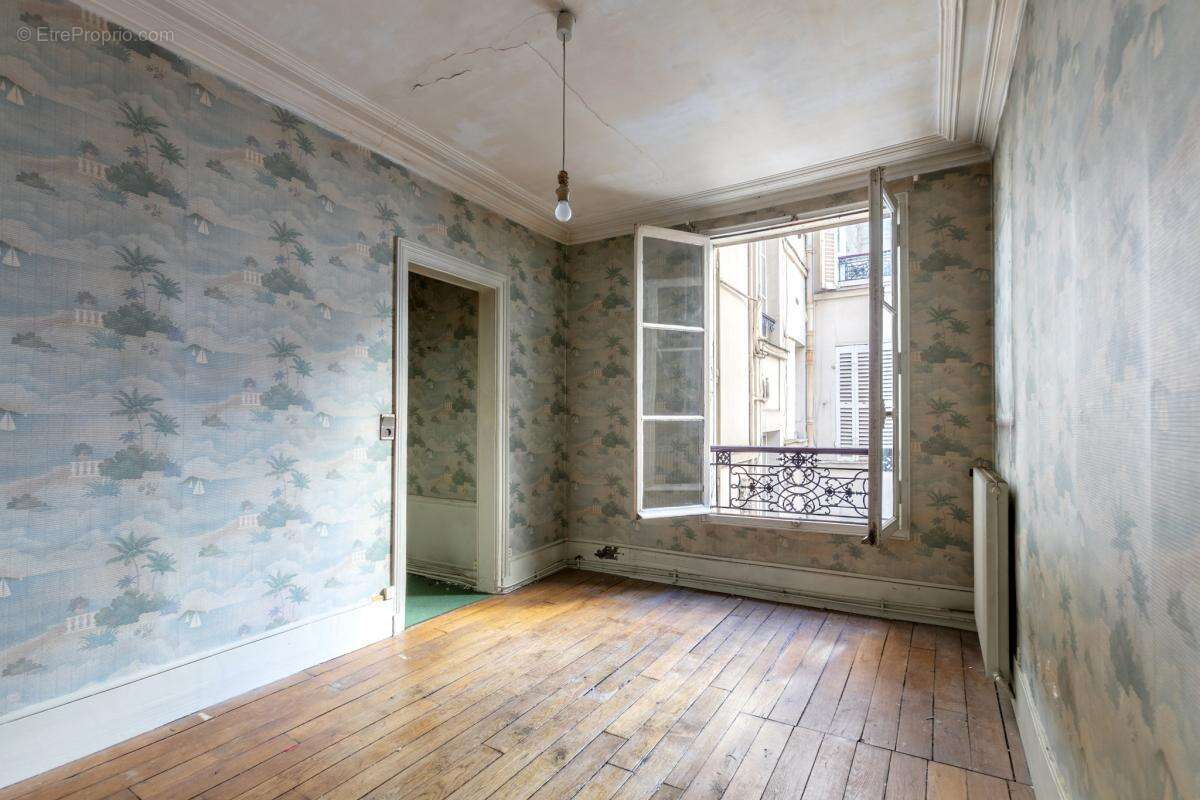 Paris 18e   Appartement de caractère  3 pièces à réinventer - photo 9