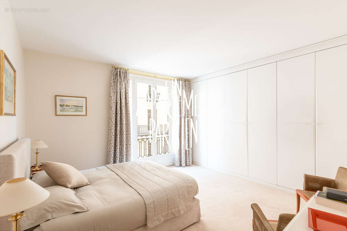 Appartement à NEUILLY-SUR-SEINE