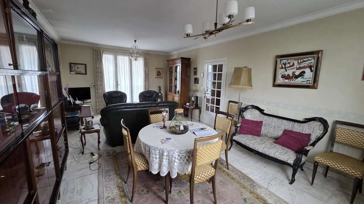 Maison à CHAMPFORGEUIL