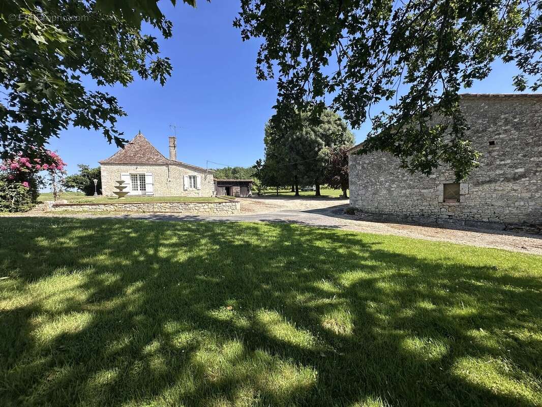 Propriété en pierre avec double garage et grange près d'Eymet - photo 10