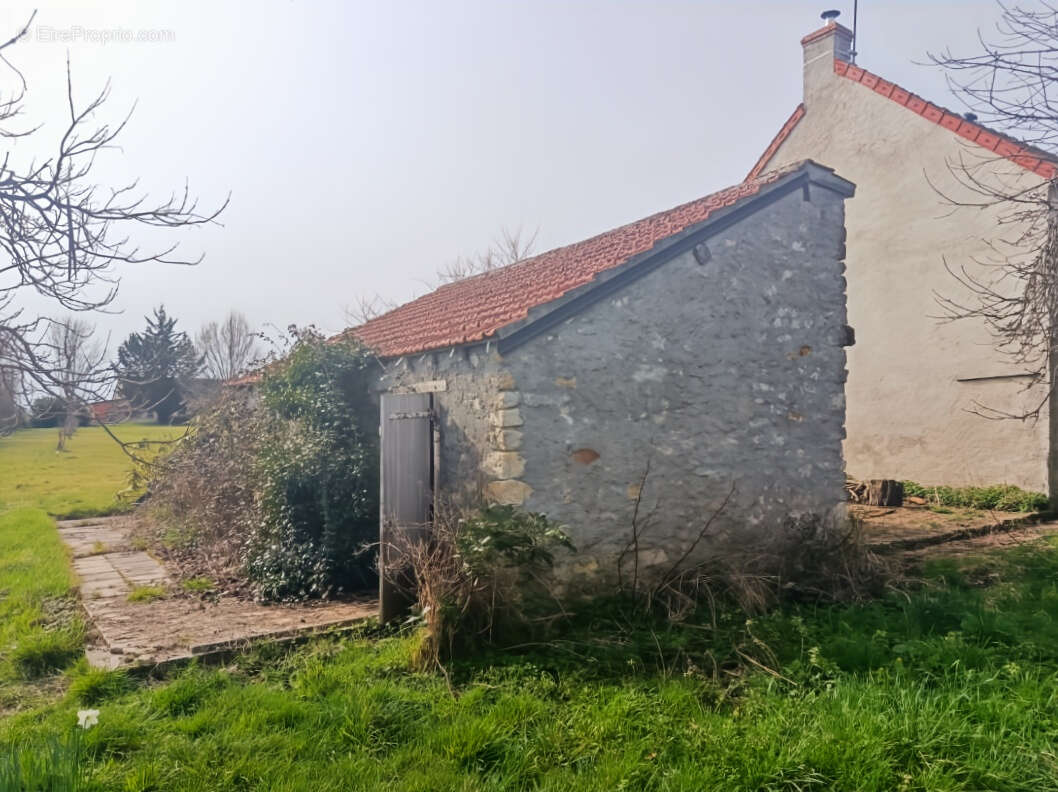 Maison à VICQ-EXEMPLET