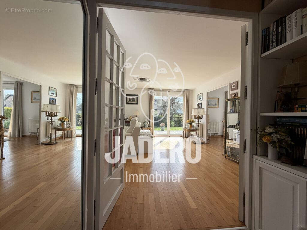 Maison à LE MESNIL-ESNARD