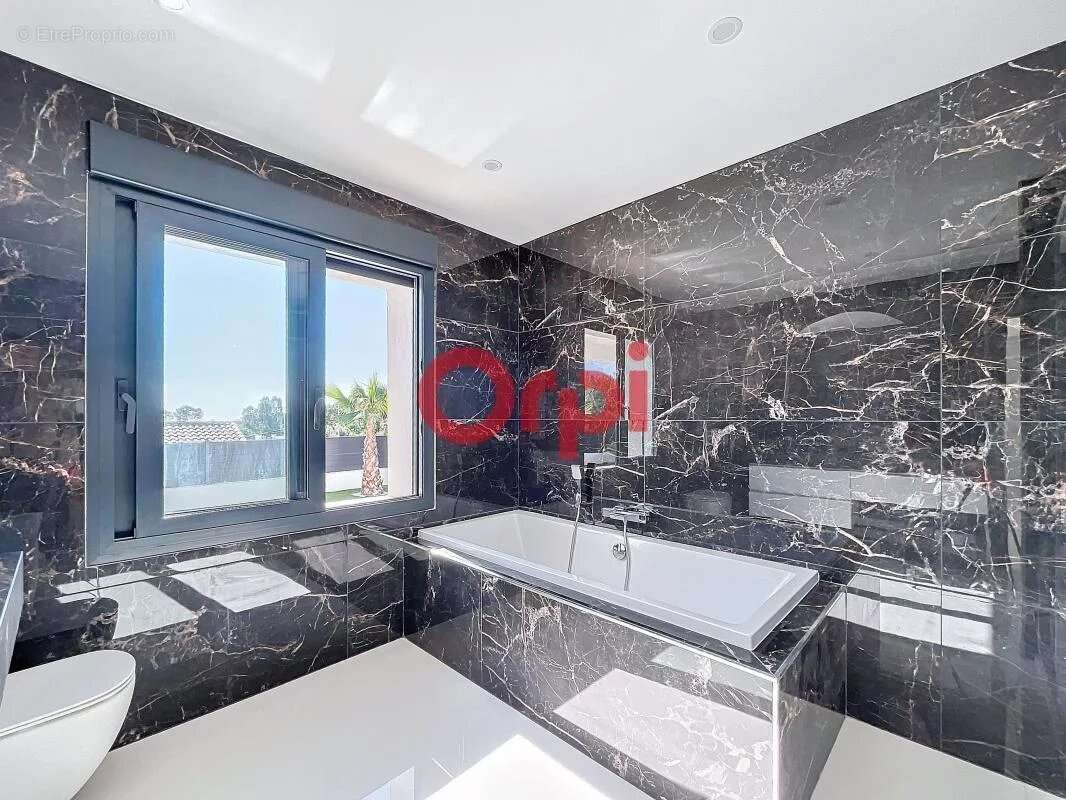 Maison à LES ISSAMBRES