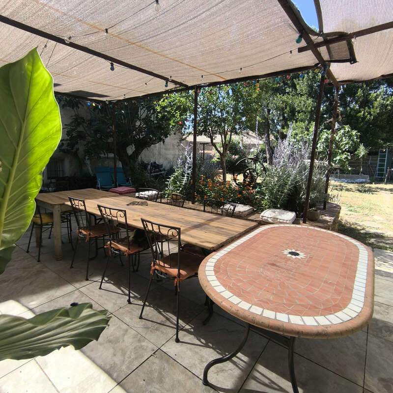 Maison  de charme en pierre avec jardin clos et parking privé - photo 28