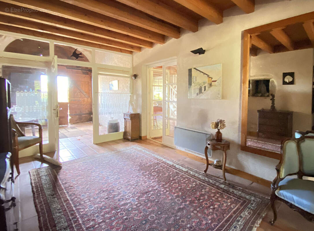 Maison à INJOUX-GENISSIAT