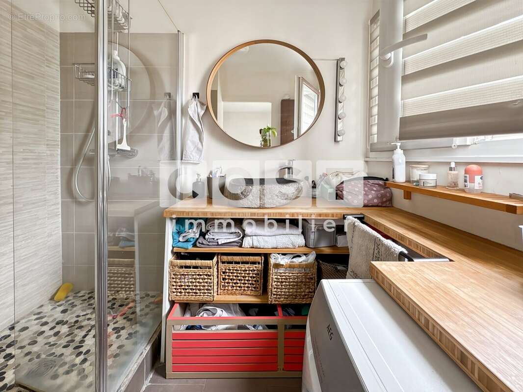 Appartement à COURBEVOIE